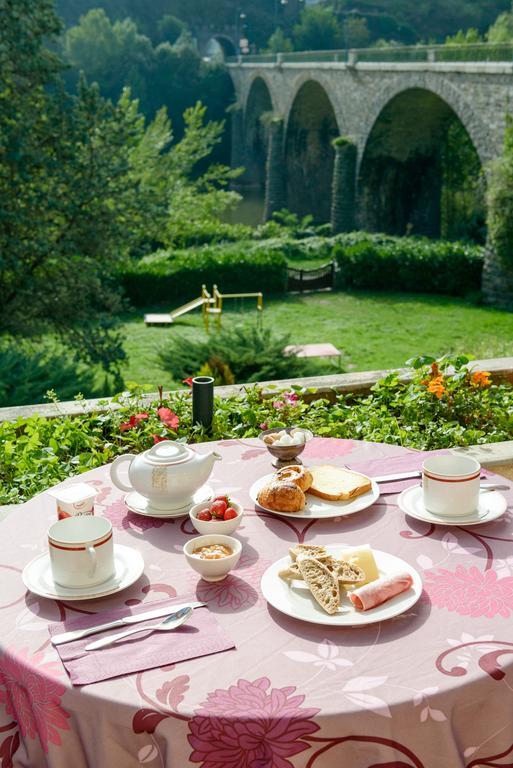 Logis Hotel Restaurant Du Pont Ambialet Dış mekan fotoğraf