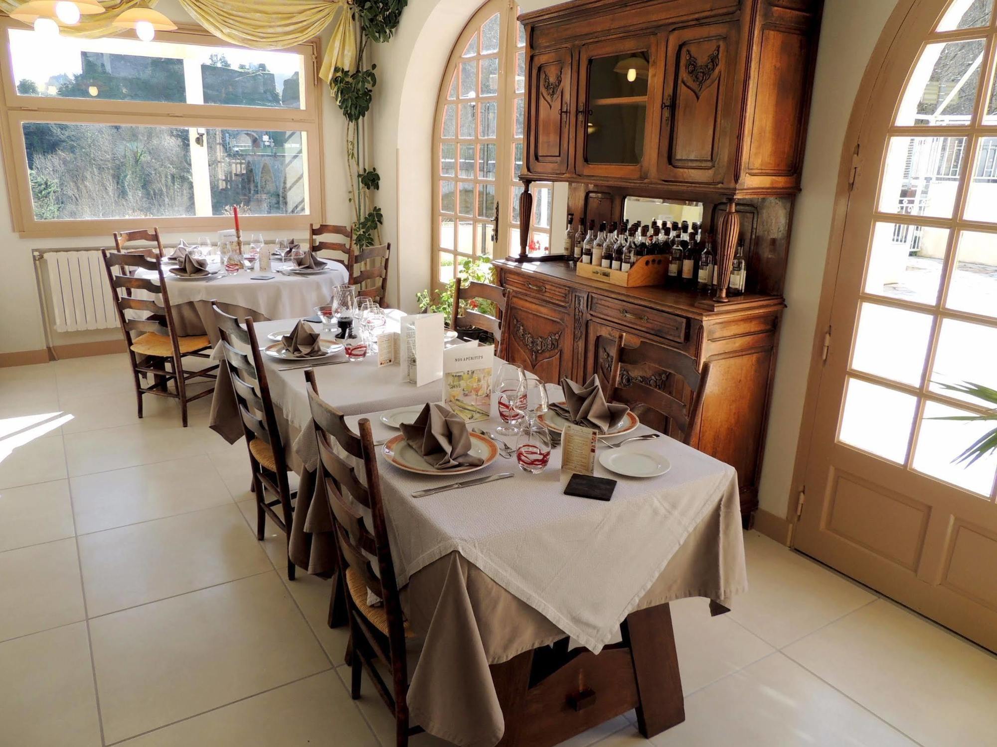 Logis Hotel Restaurant Du Pont Ambialet Dış mekan fotoğraf