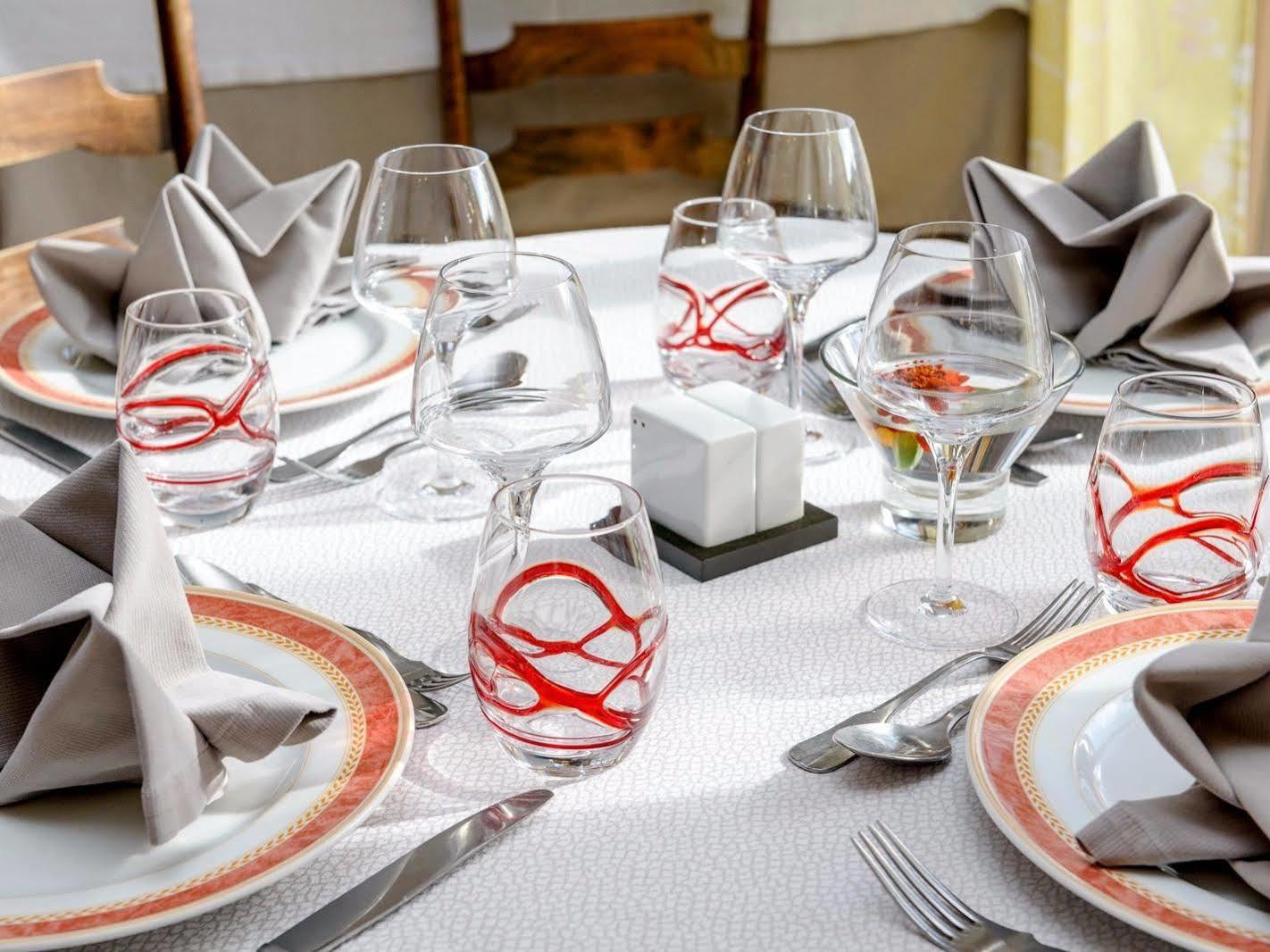 Logis Hotel Restaurant Du Pont Ambialet Dış mekan fotoğraf
