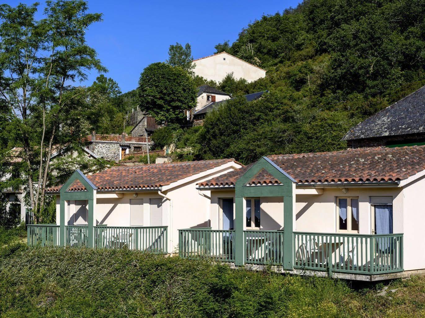 Logis Hotel Restaurant Du Pont Ambialet Dış mekan fotoğraf