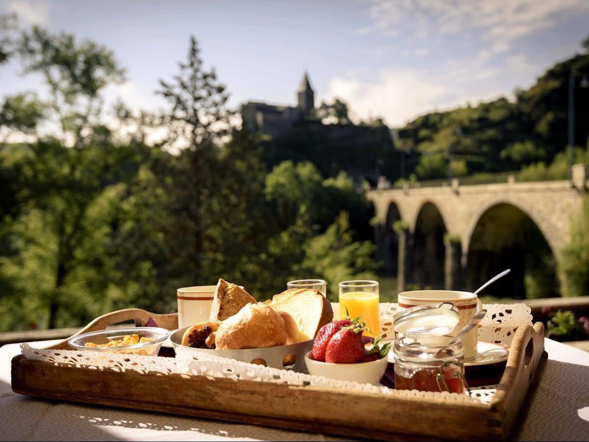 Logis Hotel Restaurant Du Pont Ambialet Dış mekan fotoğraf